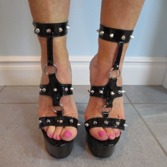 LAST CHANCE  NEW Black Ankle Cuff Studded Platform Heel Sandals - Picture 3 of 11